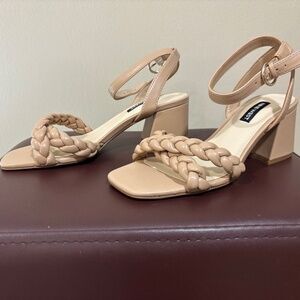 Nine West Womens Beige Sandles size 6